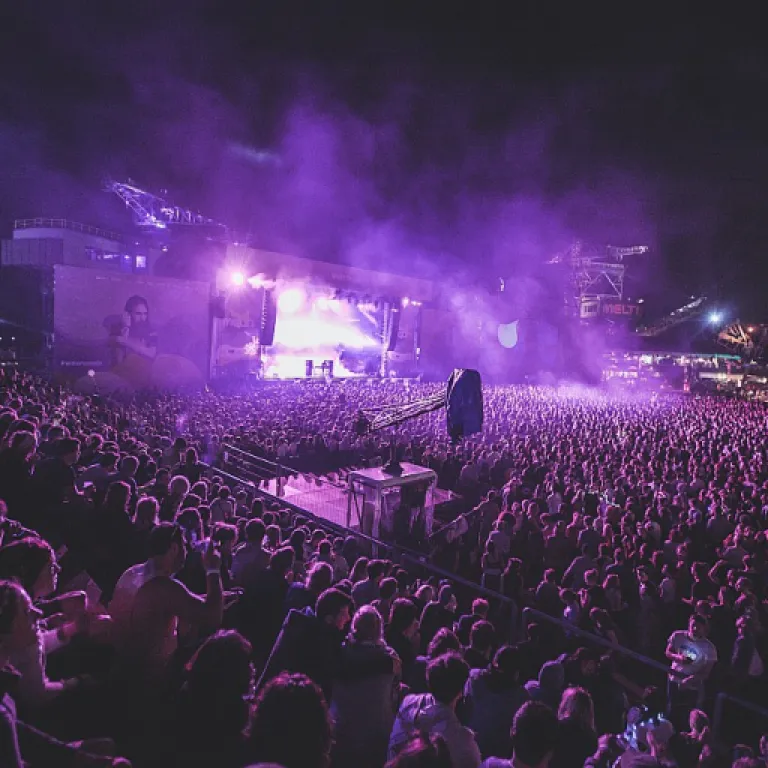 Comprehensive travel, hotels, and venue guides for B2B event visitors in Australia